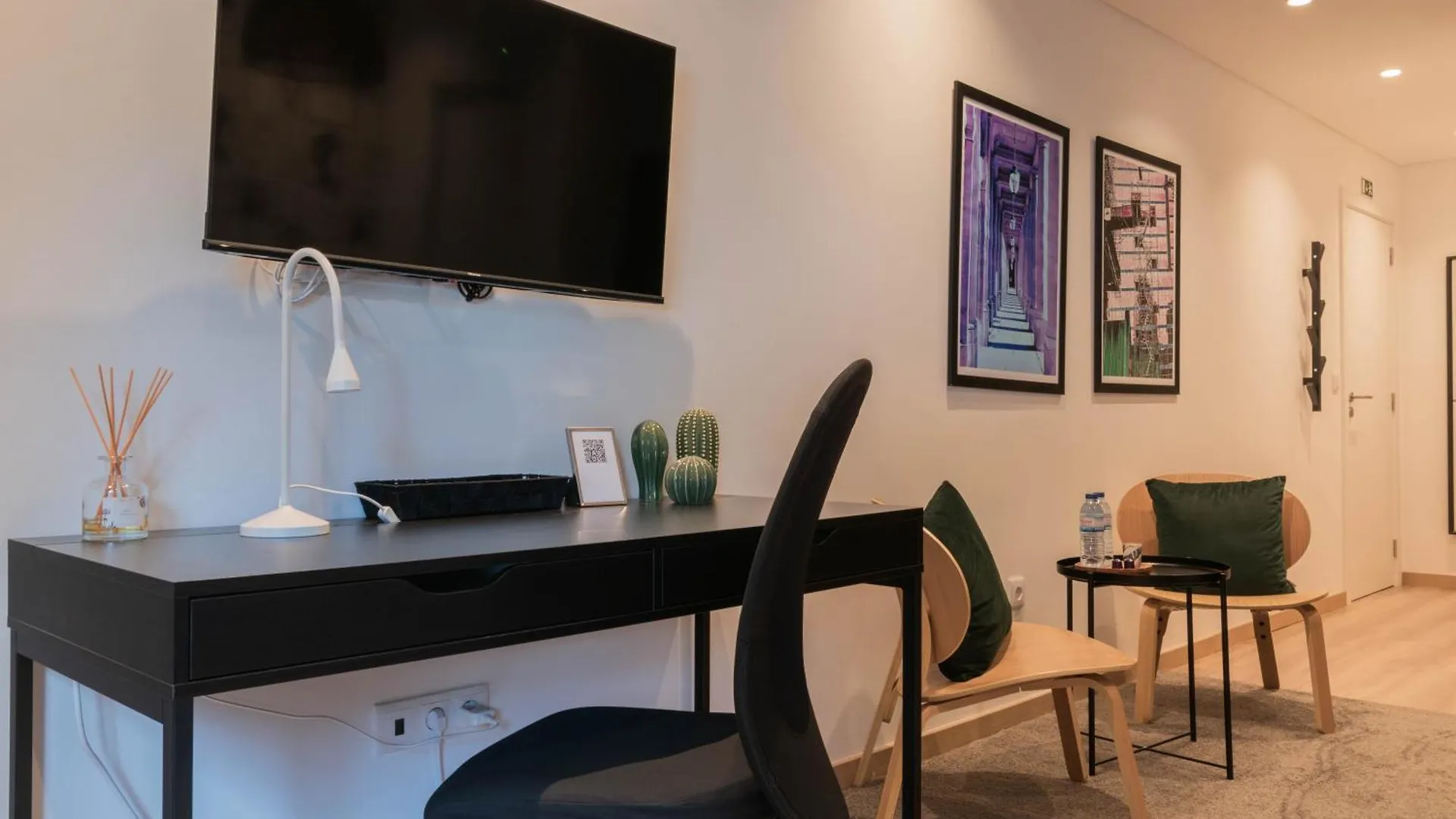 7Min To Uni Se-Velha - Ac - Work Desk - 300Mbs Wifi - Suite 4 Coimbra Bed & Breakfast